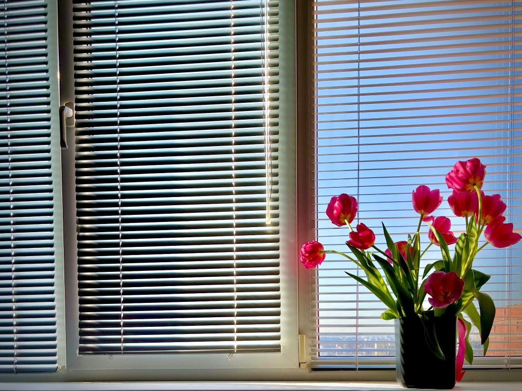 The Best Moisture-Resistant Blinds for Kitchens and Bathrooms